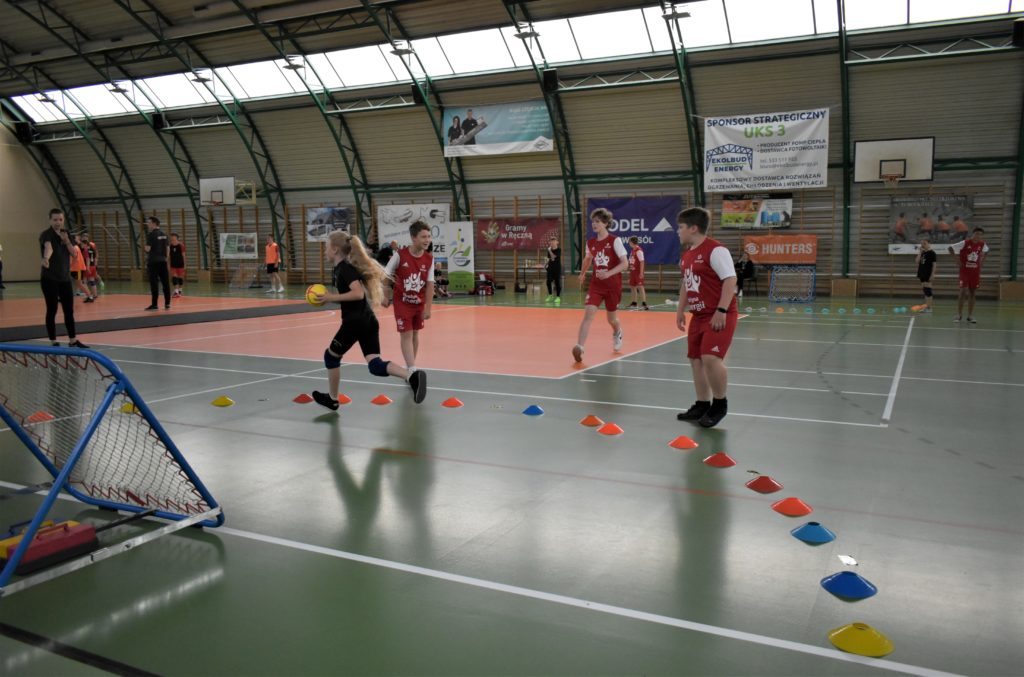 mecz tchoukball - ujęcie grających 