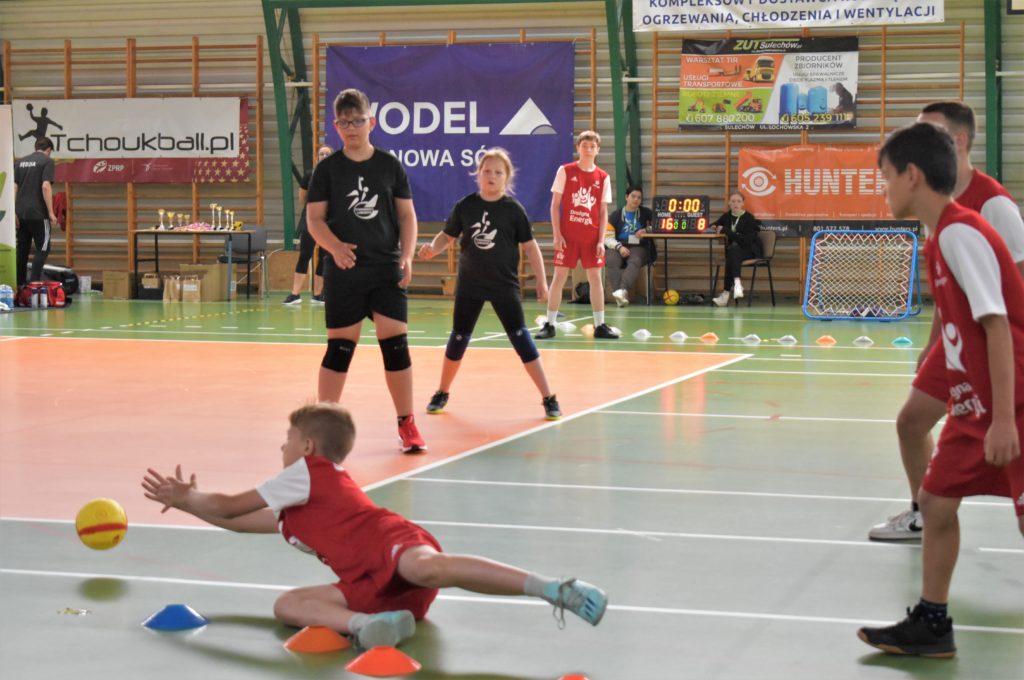 mecz tchoukball - ujęcie grających 