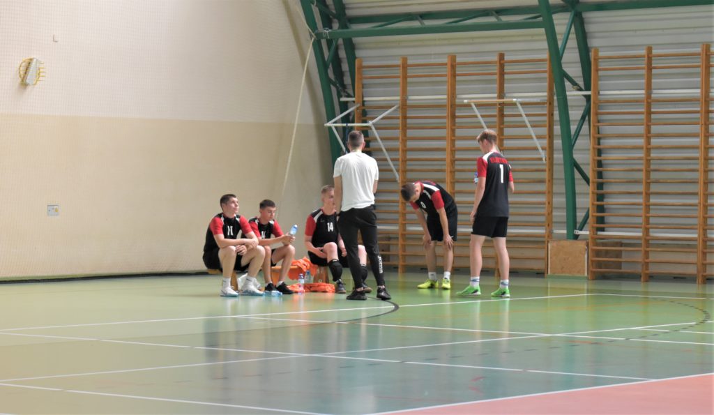 mecz tchoukball - ujęcie grających 