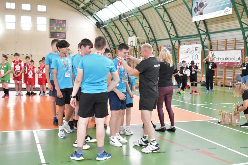 mecz tchoukball - ujęcie grających 