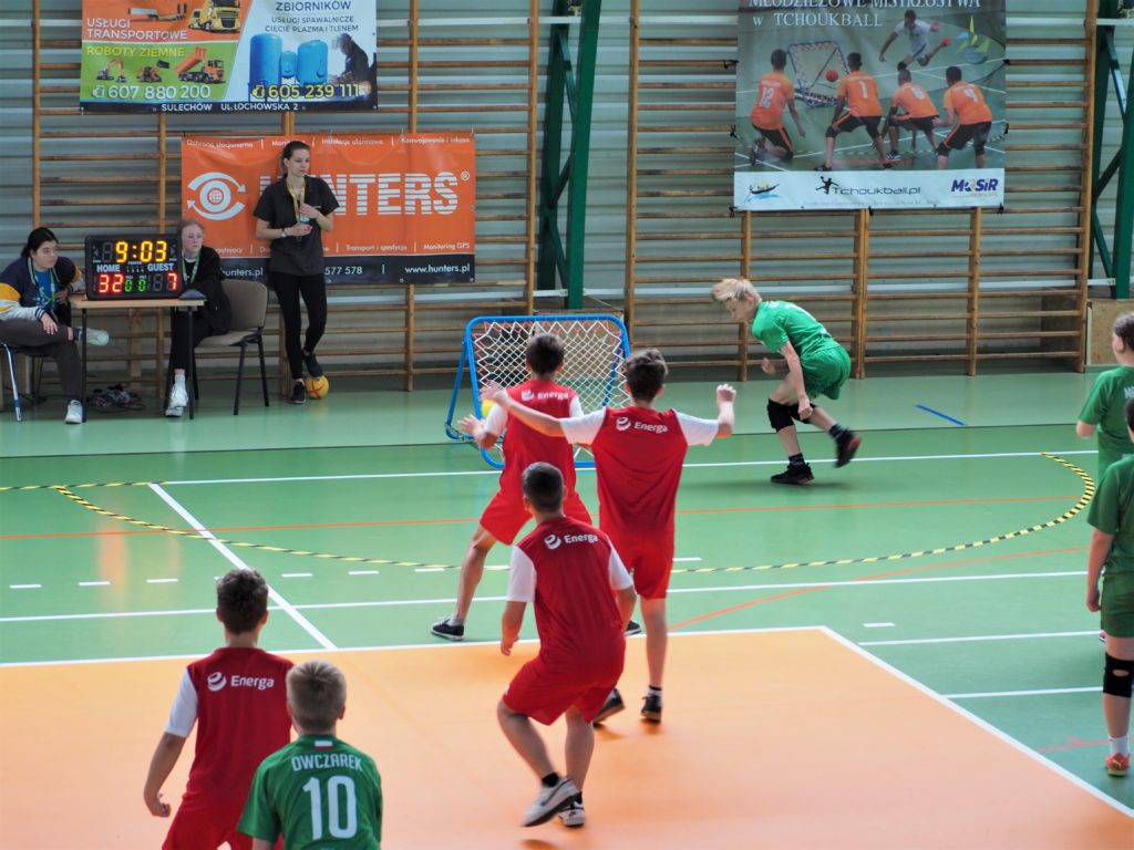 mecz tchoukball - ujęcie grających 