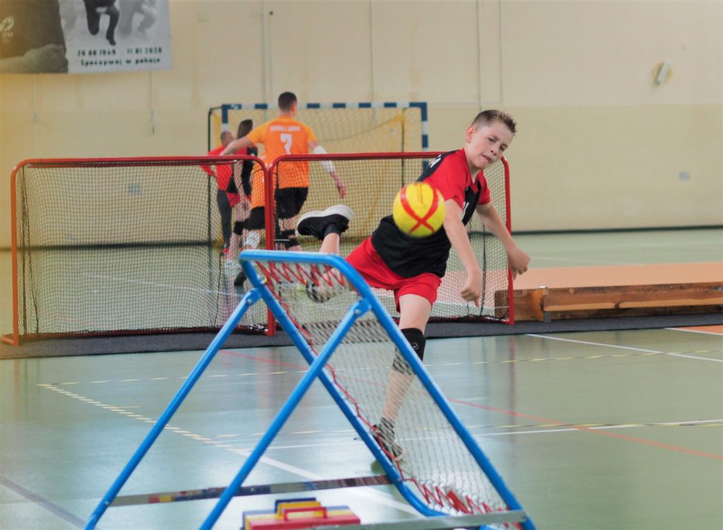 mecz tchoukball - ujęcie grających 