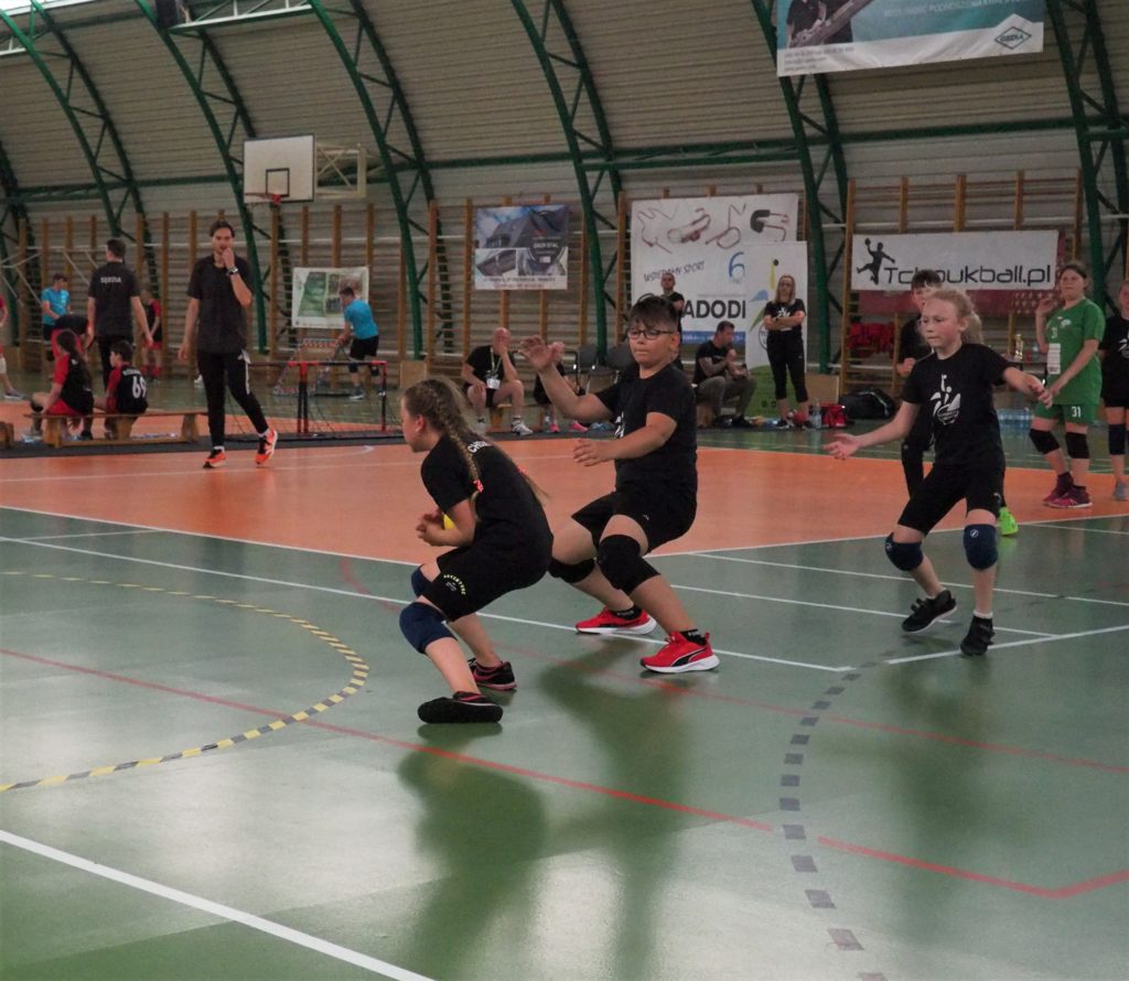 mecz tchoukball - ujęcie grających 