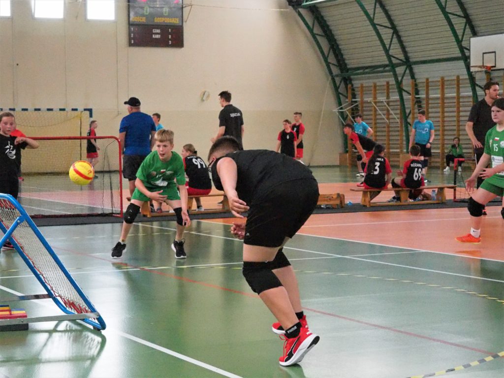 mecz tchoukball - ujęcie grających 