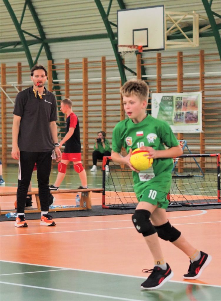 mecz tchoukball - ujęcie grających 