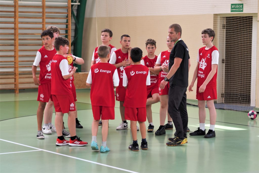 mecz tchoukball - ujęcie grających 