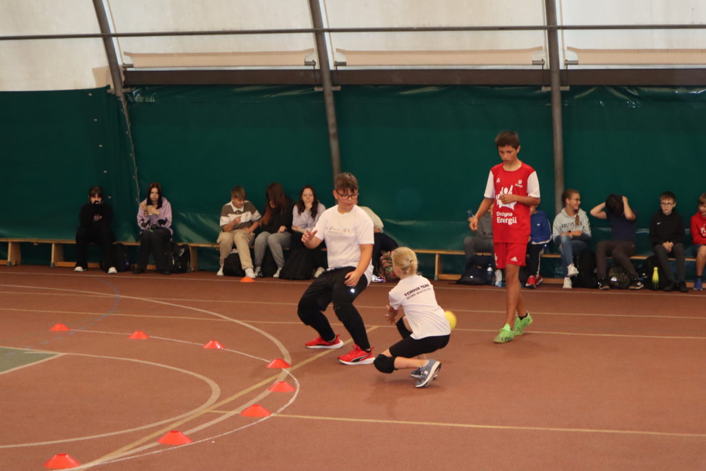 Dzieci grające w tchoukball