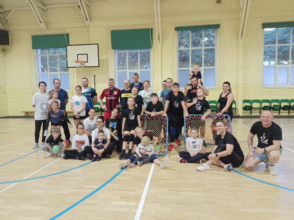 uczestnicy treningu tchoukball