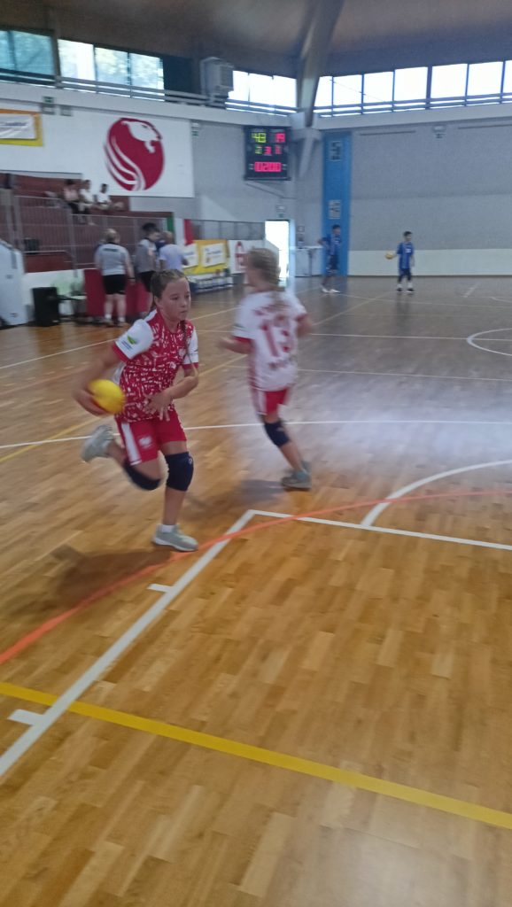 Zawodnicy podczas gry tchoukball