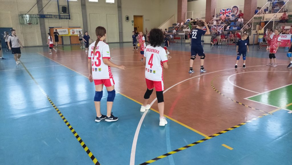 Zawodnicy podczas gry tchoukball