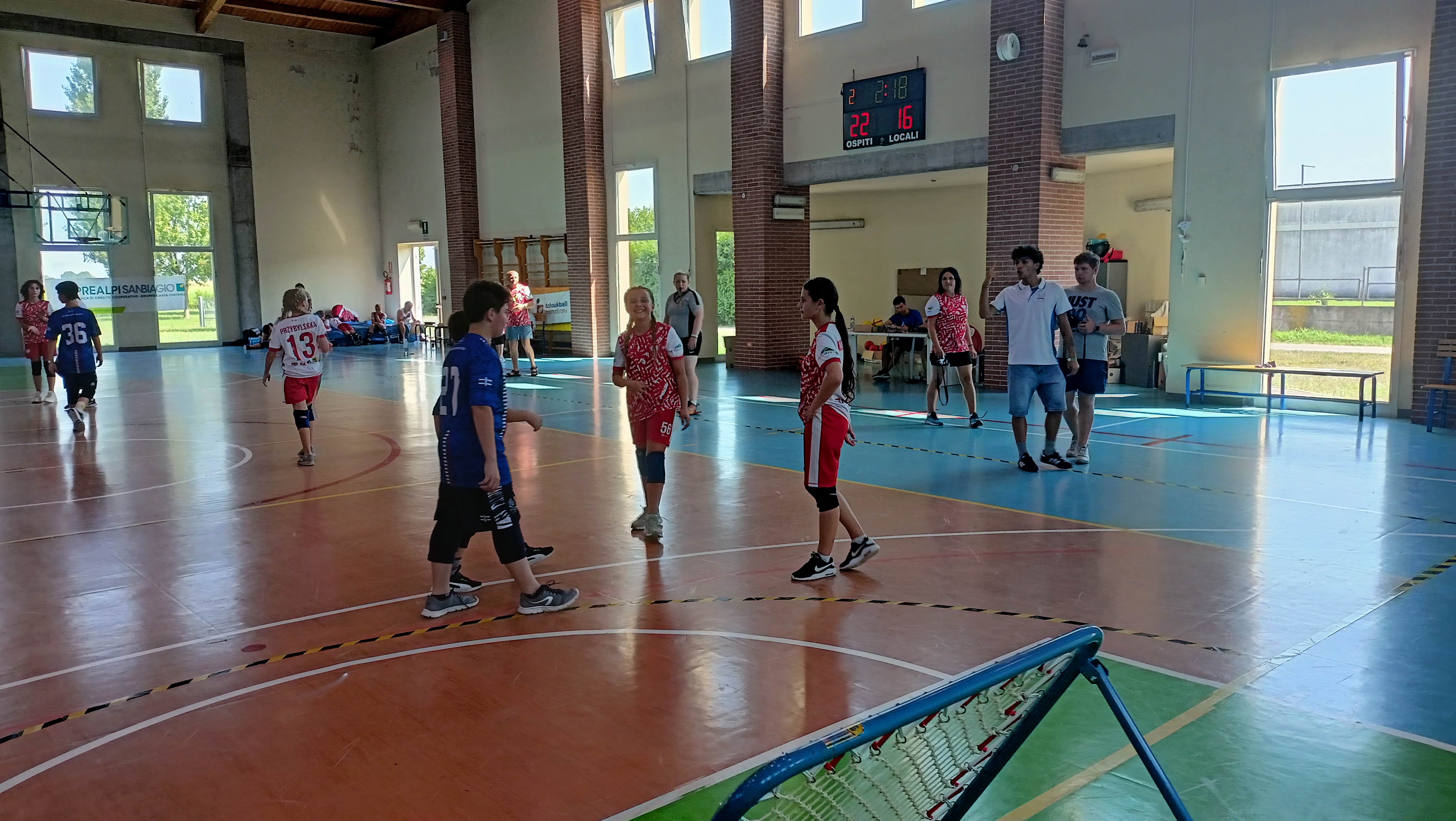 Zawodnicy podczas gry tchoukball